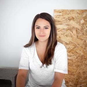 Meet your Posher, Mirela